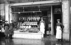 Walton-and-Co-Fish-mongers-Queens-Road-notice-no-shop-front-all-opened-planned.-c1908
